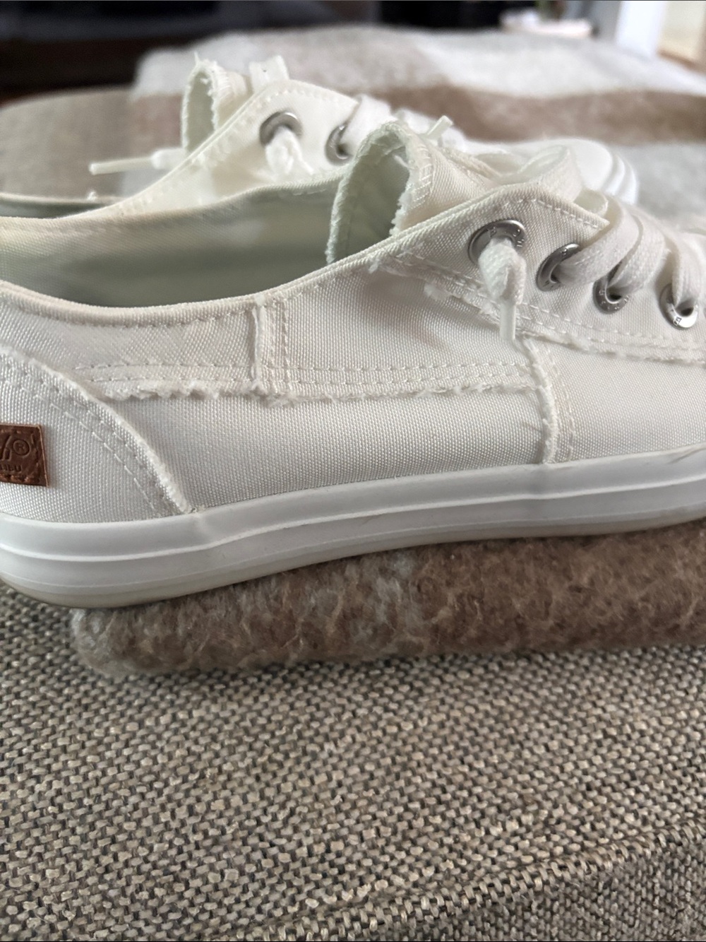 Blowfish White Canvas Women's Low-Top Sneakers clean worn once - Picture 7 of 7